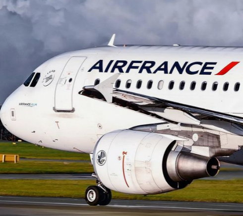 Viaggiatore clandestino di 10 anni trovato morto nel carrello di un aereo Air France.