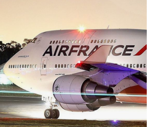 Atterraggio d'emergenza: dopo il decollo aereo Air France torna indietro. 