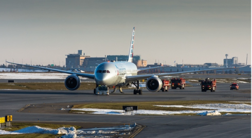American Airlines Dreamliner effettua un atterraggio di emergenza a Calgary