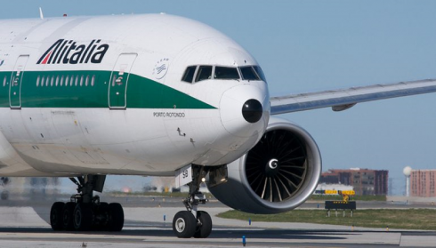 Bird strike volo Linate - Palermo: uccelli finiscono in un motore, aereo Alitalia per Palermo decolla e torna indietro a Linate