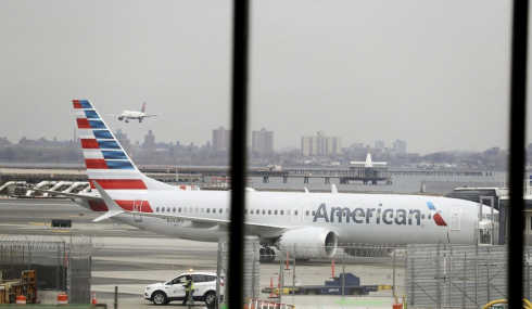 13 ricoverati dopo un atterraggio d'emergenza di un aereo della American Airlines