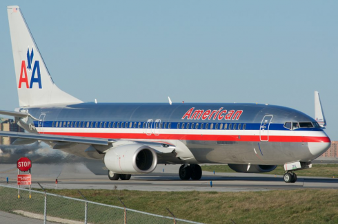 Volo American Airlines, scoppia finestrino del pilota: paura a bordo