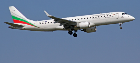 "Crepa sul parabrezza": aereo in cui viaggiava il ministro della difesa bulgaro costretto ad atterraggio in emergenza a Vienna