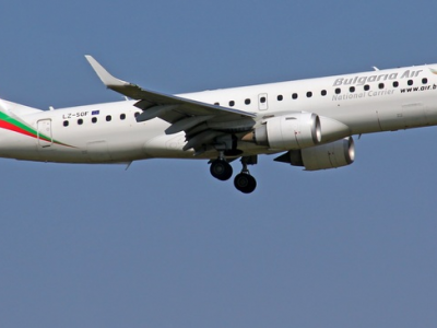 "Crepa sul parabrezza": aereo in cui viaggiava il ministro della difesa bulgaro costretto ad atterraggio in emergenza a Vienna 