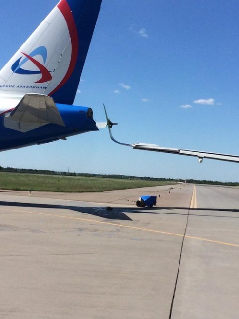 Due Airbus A320 si scontrano all'aeroporto di San Pietroburgo, paura tra i passeggeri
