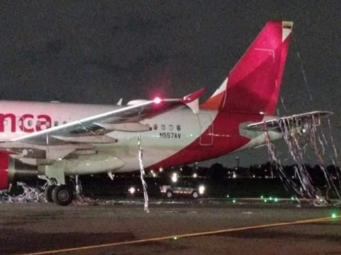 Capodanno: aereo in avvicinamento all'aeroporto di Bogotà colpito da pallone pirotecnico - VIDEO 