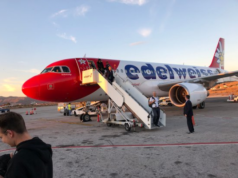 Allarme bomba in aereo Air Edelweiss: 136 passeggeri bloccati a terra