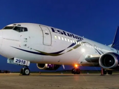 Il volo charter Estelar Latinoamérica ritorna a Caracas, in Venezuela, dopo un guasto al motore