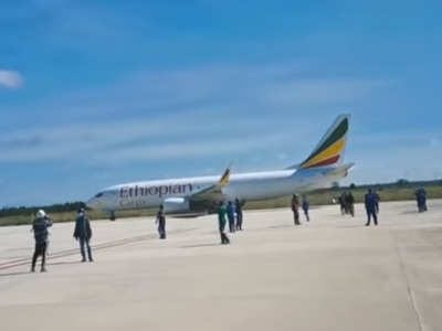 Zambia, piloti distratti, Boeing atterra nell'aeroporto sbagliato in costruzione - VIDEO