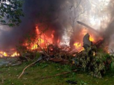 Si schianta un C-130 dell'aeronautica filippina, 45 morti e 40 sopravvissuti