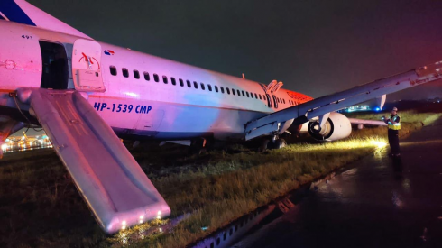 Boeing 737-800 della Copa Airlines fuori pista all'atterraggio a Panama City.