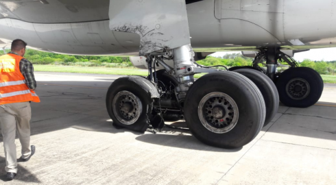 Buenos Aires: scoppia pneumatico aereo in atterraggio all'aeroporto Internazionale di Ezeiza