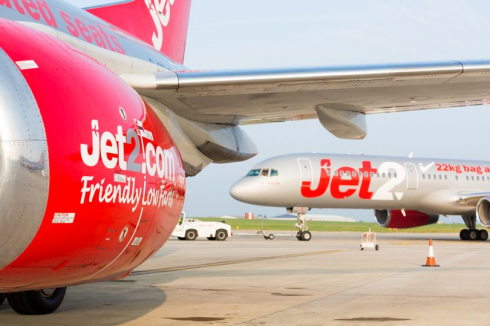 Aereo Jet2 torna indietro per un guasto tecnico dopo aver dichiarato l'emergenza