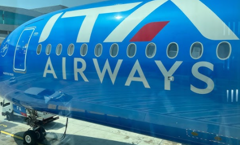 Aereo ITA costretto a tornare indietro atterra dopo 6 ore di volo