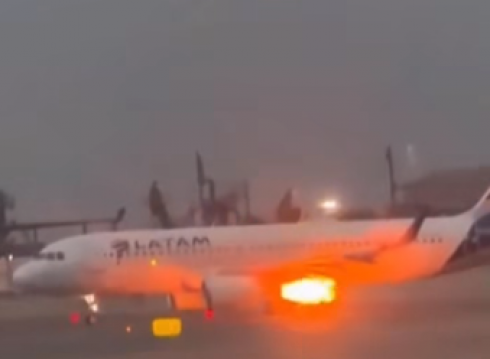 Incendio aereo Latam all'aeroporto Jorge Chávez: paura a Lima ma nessun ferito - VIDEO