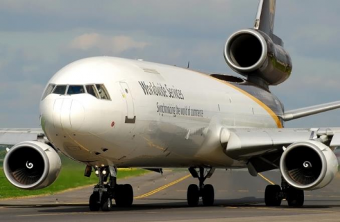 Mattinata indaffarata all'aeroporto di Varsavia, Polonia: UPS MD-11 (incendio del motore) e LOT Polish Airlines Embraer 190 (problema tecnico)