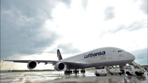 Paura su volo Lufthansa Bucarest - Francoforte: fumo in cabina, atterraggio d'emergenza a Vienna