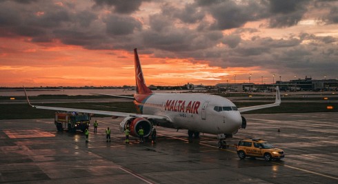 Paura in volo: avaria al motore per il Boeing di Malta Air (Ryanair) decollato da Trieste