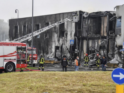 Jet privato precipita fra le case a Milano, morti tutti gli 8 occupanti - VIDEO 