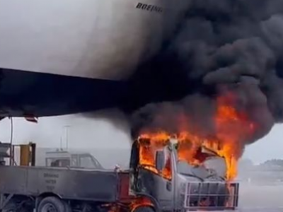 Incendio sotto un aereo di linea in Canada - Video