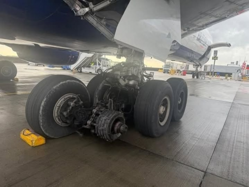 Aereo della British Airways perde una ruota durante il decollo ma atterra in sicurezza &ndash; Il video 
