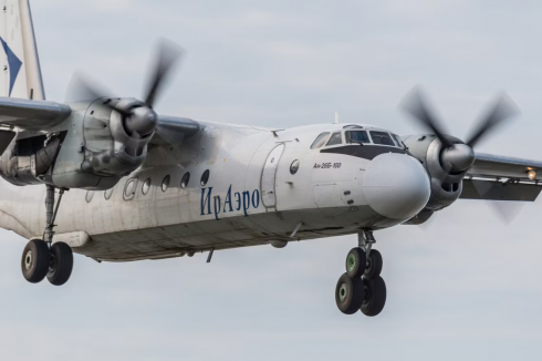 Portellone dell'aereo si spalanca durante il decollo a 2900 m di quota: panico tra i passeggeri di un volo russo