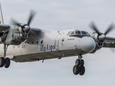 Portellone dell'aereo si spalanca durante il decollo a 2900 m di quota: panico tra i passeggeri di un volo russo