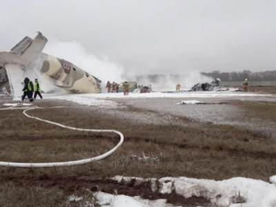 Kazakistan, aereo si schianta durante l'atterraggio ad Almaty: almeno quattro morti - VIDEO