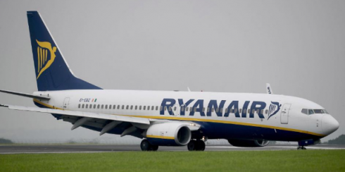 Malore su un volo Ryanair diretto a Dublino: atterraggio d'emergenza a Newcastle