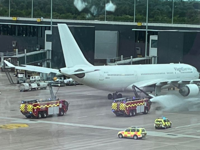 Paura a Manchester, il motore dell’aereo prende fuoco appena tocca la pista d’atterraggio