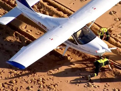 Sydney, aereo da turismo atterra in spiaggia