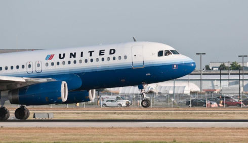 Paura su un volo United Airlines per gli Stati Uniti: costretto all'atterraggio d'emergenza per un guasto meccanico