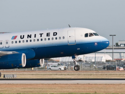 Paura su un volo United Airlines per gli Stati Uniti: costretto all'atterraggio d'emergenza per un guasto meccanico