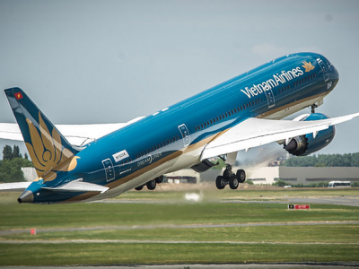 Malore sul volo Vietnam Airlines per Londra Heathrow, passeggero britannico muore sull'aereo: inutile l'atterraggio d'emergenza