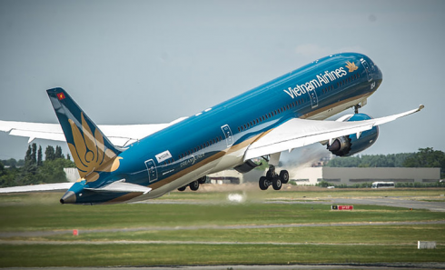 Malore sul volo Vietnam Airlines per Londra Heathrow, passeggero britannico muore sull'aereo: inutile l'atterraggio d'emergenza