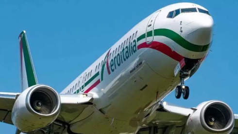 Volo Aeroitalia da Cagliari a Milano Linate, incubo sull’aereo per una perdita di pressione in cabina