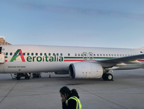 Volo Aeroitalia da Cagliari per Milano Linate rientra subito dopo il decollo per un problema tecnico
