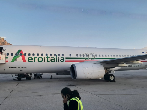 Volo Aeroitalia da Cagliari per Milano Linate rientra subito dopo il decollo per un problema tecnico