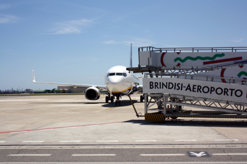 Traffico passeggeri in crescita su Bari e Brindisi. Nei primi nove mesi di quest’anno il totale del traffico su Bari e Brindisi, tra arrivi e partenze, è stato di 5,7 milioni passeggeri