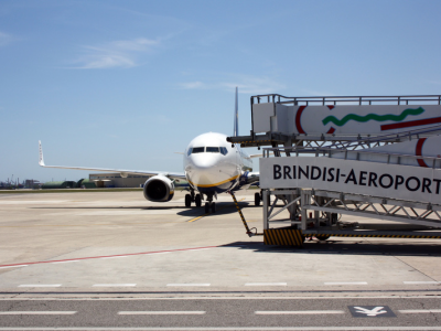 Traffico passeggeri in crescita su Bari e Brindisi. Nei primi nove mesi di quest’anno il totale del traffico su Bari e Brindisi, tra arrivi e partenze, è stato di 5,7 milioni passeggeri