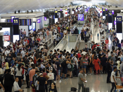 Hong Kong,manifestanti all'aeroporto: cancellati tutti i voli da e per l'aeroporto dell'ex colonia britannica