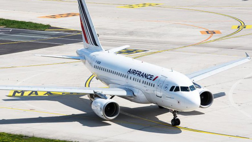 Guasto sul volo Parigi Orly-Perpignan: esplode reattore di un Airbus A318
