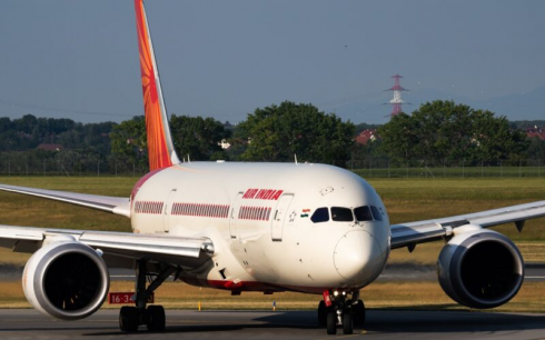 Panico tra i passeggeri sul volo Delhi – Londra: perdita d'acqua dal tetto dell’aereo a metà del viaggio a lungo raggio