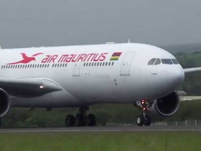Orrore in volo: neonato trovato in un bidone della spazzatura sull'aereo di Air Mauritius