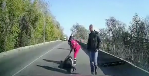 Ambulanza perde paziente per strada mentre corre in ospedale e la clip diventa virale.