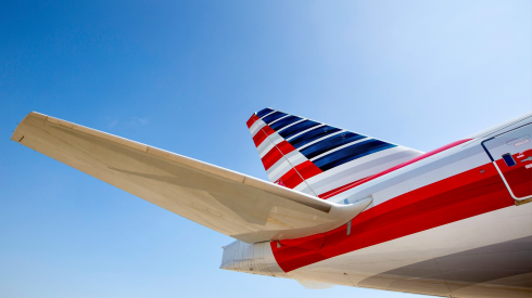 Guasto dell'indicatore del carburante in volo, areo American Airlines del volo da Charlotte a Roma torna indietro