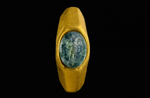 Antico tesoro sottomarino trovato a Cesarea con anello d'oro cristiano