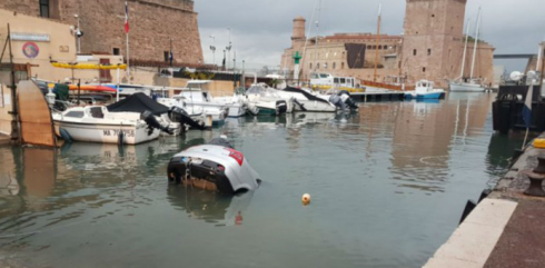 Segue il Gps e finisce in mare.