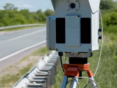 Stop alle truffe degli autovelox: il caso di una foto di un incidente riutilizzata da parte della Polizia in Svizzera