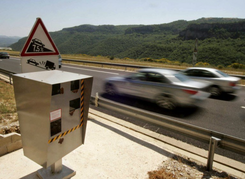 Sicurezza stradale. Verso il blocco di tutti gli autovelox in Francia? 